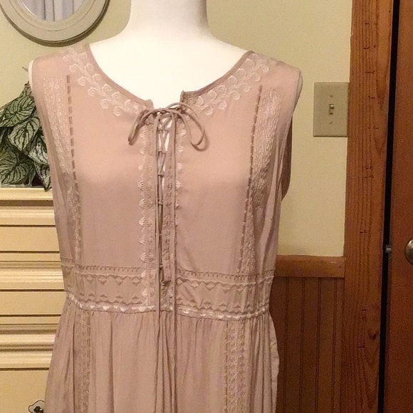 Lovely embroidered boho maxi - Picture 3 of 5